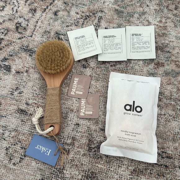 BEAUTY LOT - skincare, makeup, hair, fragrance - Picture 5 of 14